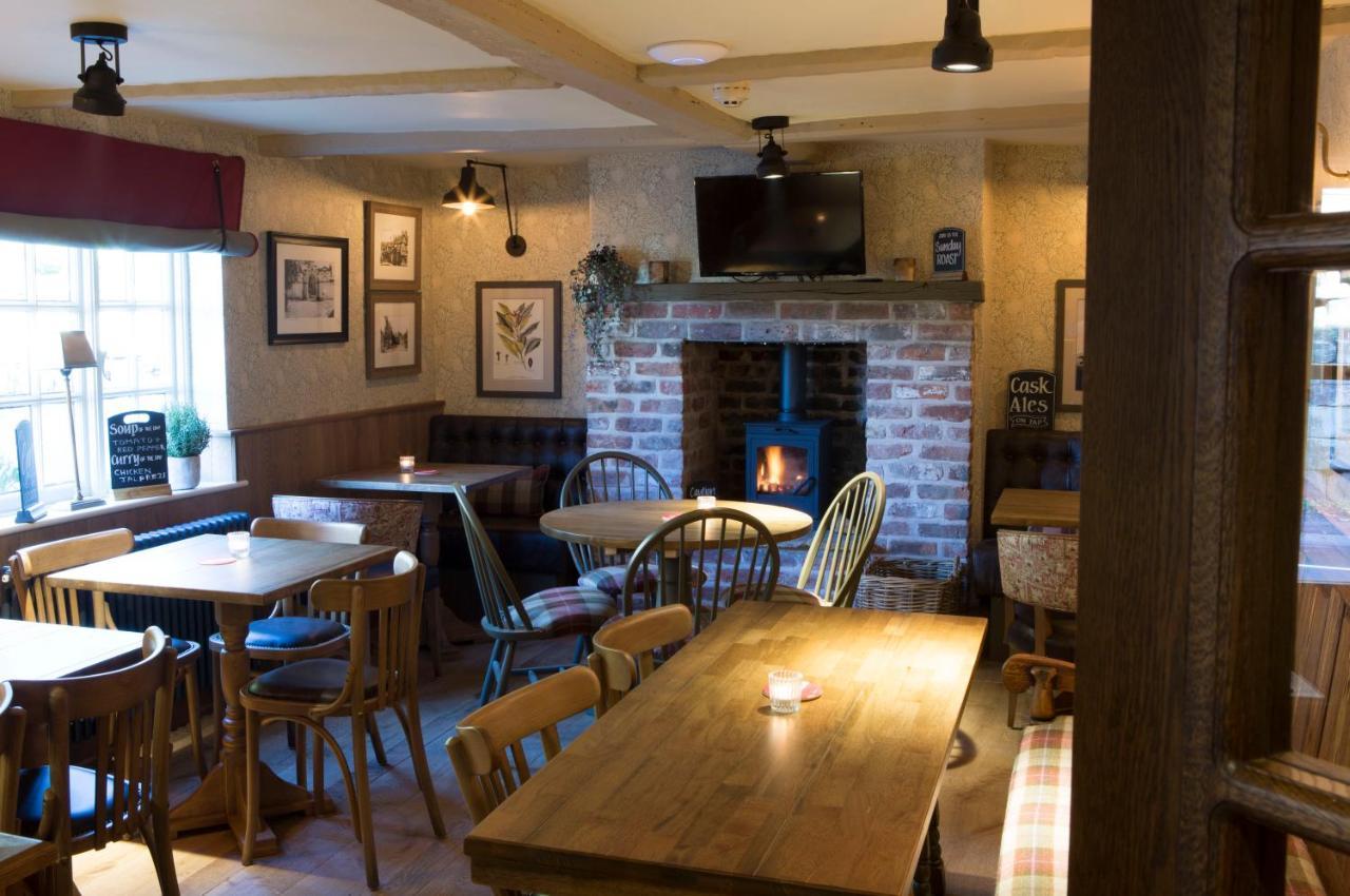Red Lion Inn Little Budworth 外观 照片